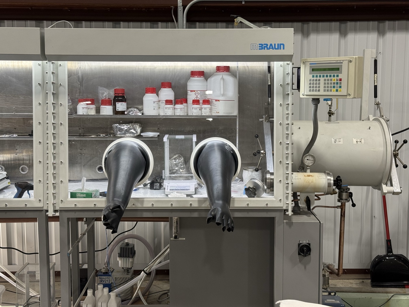 Inert-atmosphere glovebox